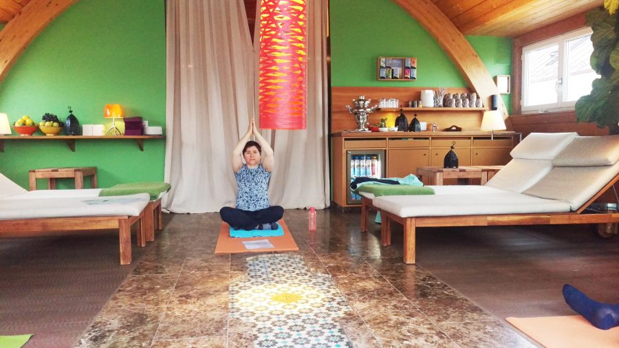 Willkommen sind alle die gern Yoga machen.
