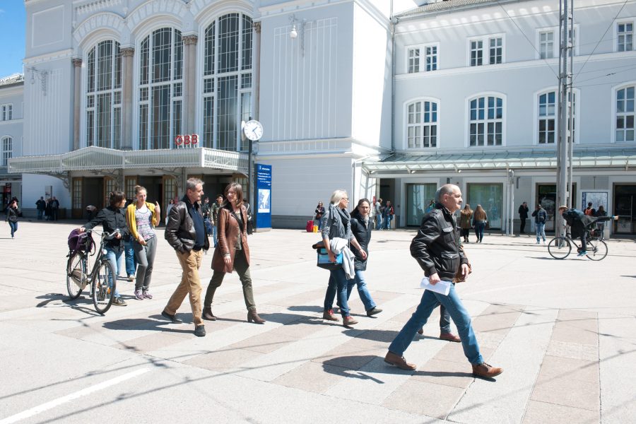 Die Überleben-Tour startet immer am Bahnhofsvorplatz in Salzburg.